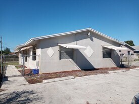 132 SW 12th Ave in Delray Beach, FL - Building Photo