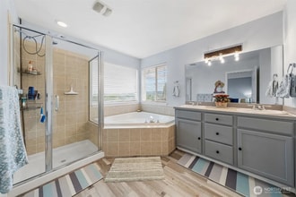 1702 Balsa Ct in Milton, WA - Foto de edificio - Building Photo