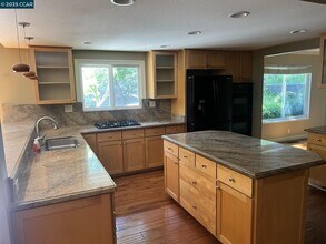 42 Horseshoe Ct in Walnut Creek, CA - Building Photo - Building Photo