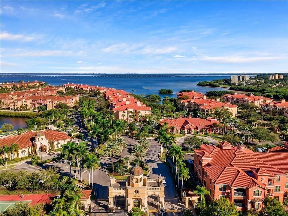2725 Via Cipriani in Clearwater, FL - Building Photo