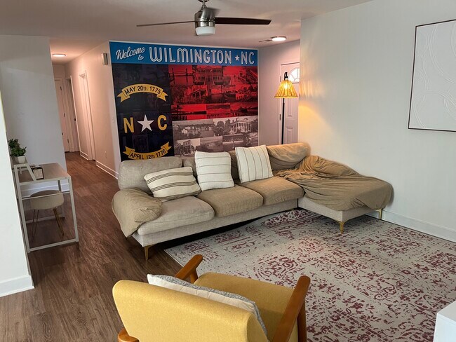 456 Hollins Rd in Wilmington, NC - Building Photo - Building Photo
