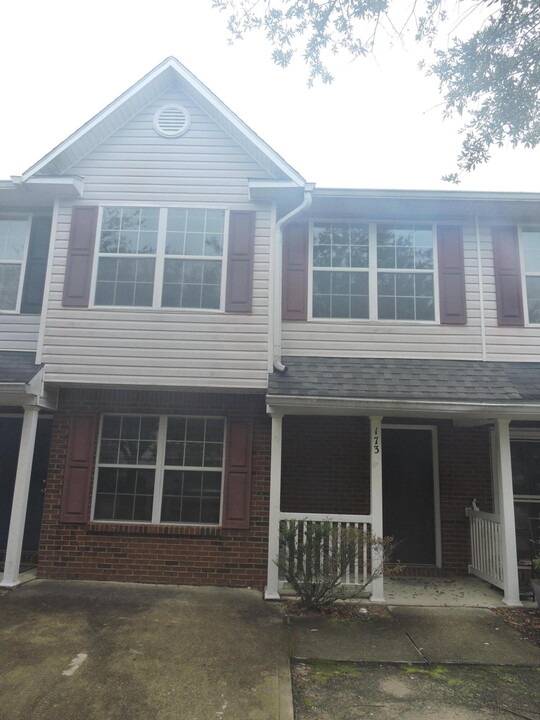 173 Swaying Pine Ct in Crestview, FL - Building Photo