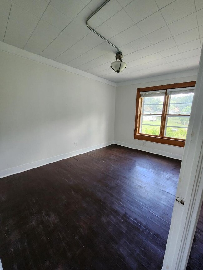 19 E 2nd St in West Jefferson, NC - Building Photo - Building Photo