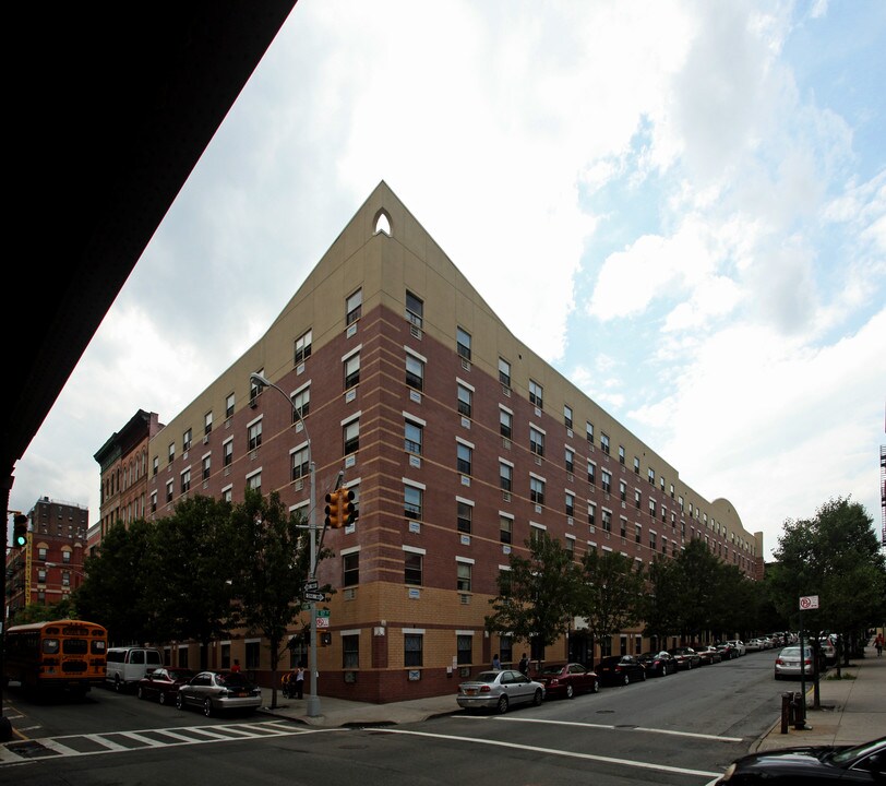 Olga Mendez Apartments in New York, NY - Foto de edificio