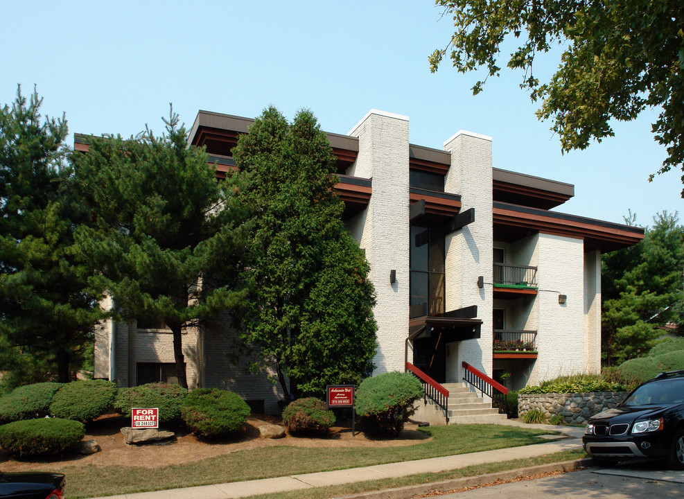 Ambassador West Apartments in Allentown, PA - Building Photo