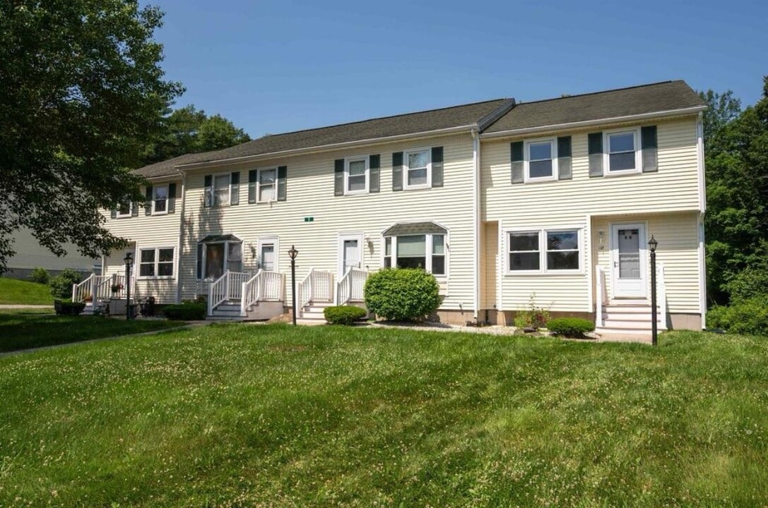 120 Newton Rd in Plaistow, NH - Building Photo