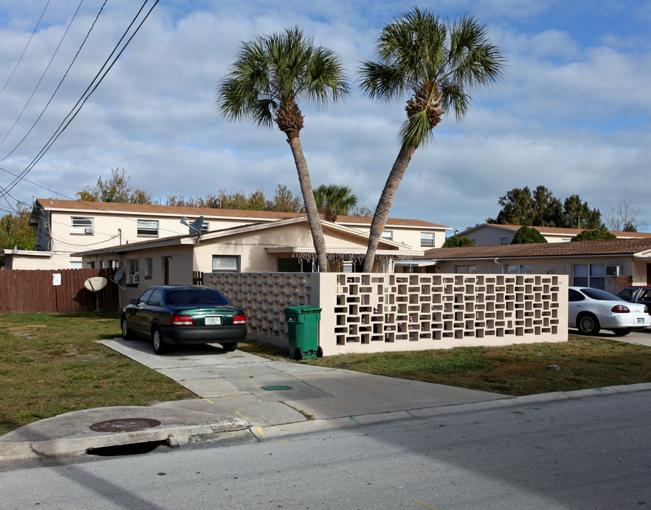 1327 W Point Dr in Cocoa, FL - Building Photo