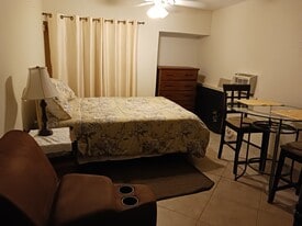 7821 Hope St in Hollywood, FL - Building Photo