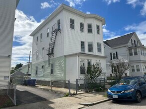 40 Larch St-Unit -1 in Pawtucket, RI - Building Photo - Building Photo