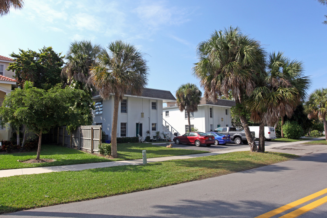 320 Canal Rd in Sarasota, FL - Building Photo