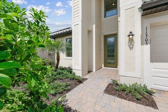 11305 Shady Blossom Dr in Ft. Myers, FL - Building Photo - Building Photo