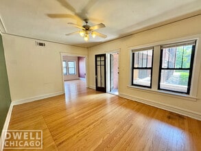 2500 N Kedzie Blvd, Unit 1B in Chicago, IL - Foto de edificio - Building Photo