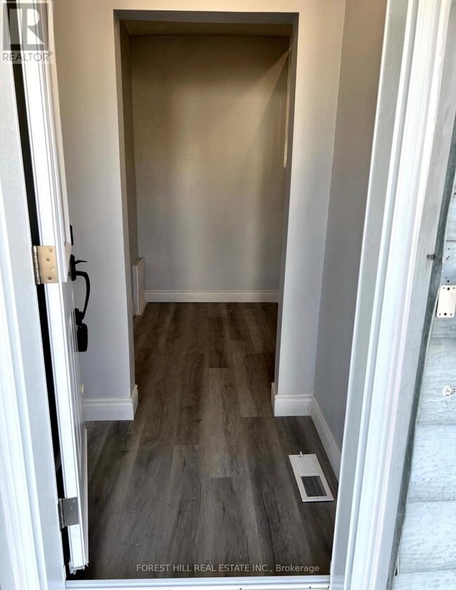 16 Nassau St in Oshawa, ON - Building Photo - Building Photo