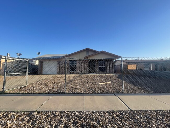 property at 5761 Longview Dr