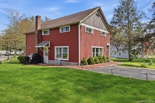 4 Lower Trinity Pass Rd in Pound Ridge, NY - Building Photo