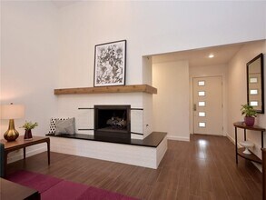 11713 Blackhawk Dr in Austin, TX - Building Photo - Building Photo
