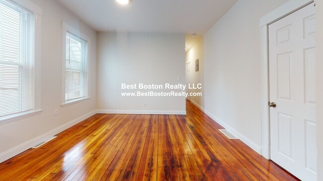 16R Warren Ave. Unit 2, Unit 2 in Somerville, MA - Foto de edificio - Building Photo