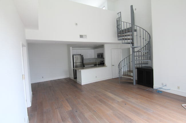 884 Palm Ave in West Hollywood, CA - Building Photo - Building Photo