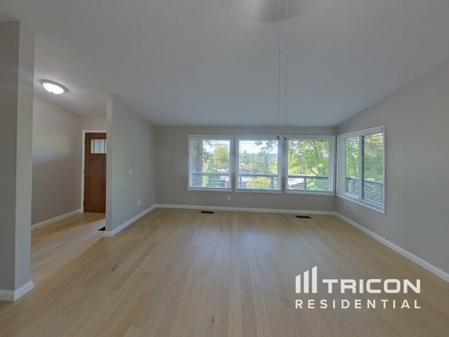 1250 Hemlock St in Lake Oswego, OR - Building Photo - Building Photo