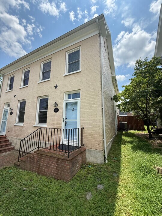 1181 W Washington St in Harpers Ferry, WV - Building Photo