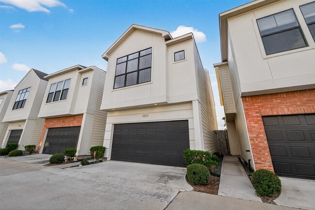 property at 3925 Tulane Oak Dr