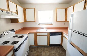 364 S Estes St in Lakewood, CO - Building Photo - Building Photo