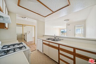 1519 N Martel Ave in Los Angeles, CA - Building Photo