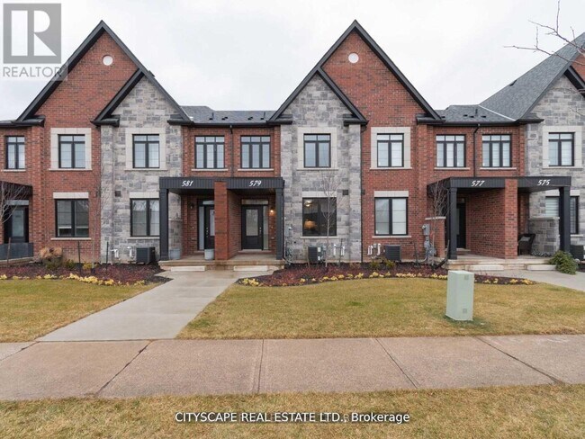 579 Wedgewood Dr in Burlington, ON - Building Photo - Building Photo