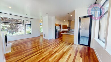 2046 NW 16th Ave in Portland, OR - Building Photo - Building Photo