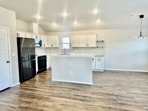 920 Queen St in Centerton, AR - Building Photo - Building Photo