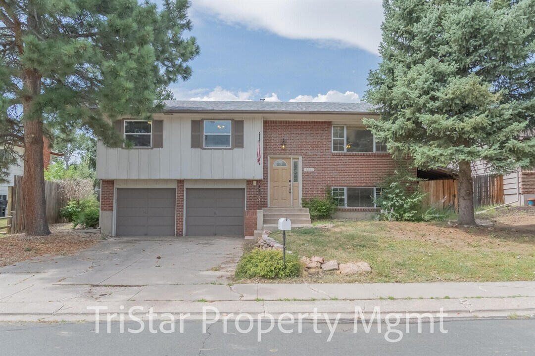 4218 Nottingham Pl in Colorado Springs, CO - Building Photo