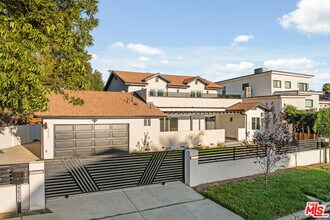 4824 Saloma Ave in Los Angeles, CA - Building Photo - Building Photo