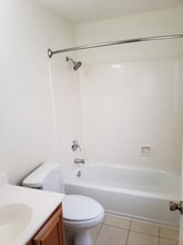 1616 Hickory Ave in Harahan, LA - Foto de edificio - Building Photo