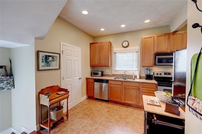 110 Rome Ave in Providence, RI - Building Photo - Building Photo