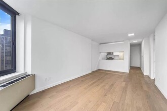 303 E 60th St in New York, NY - Building Photo - Building Photo