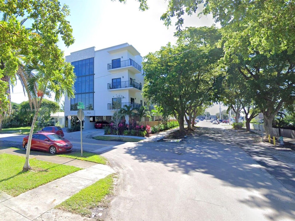 1950 Fletcher St in Hollywood, FL - Building Photo