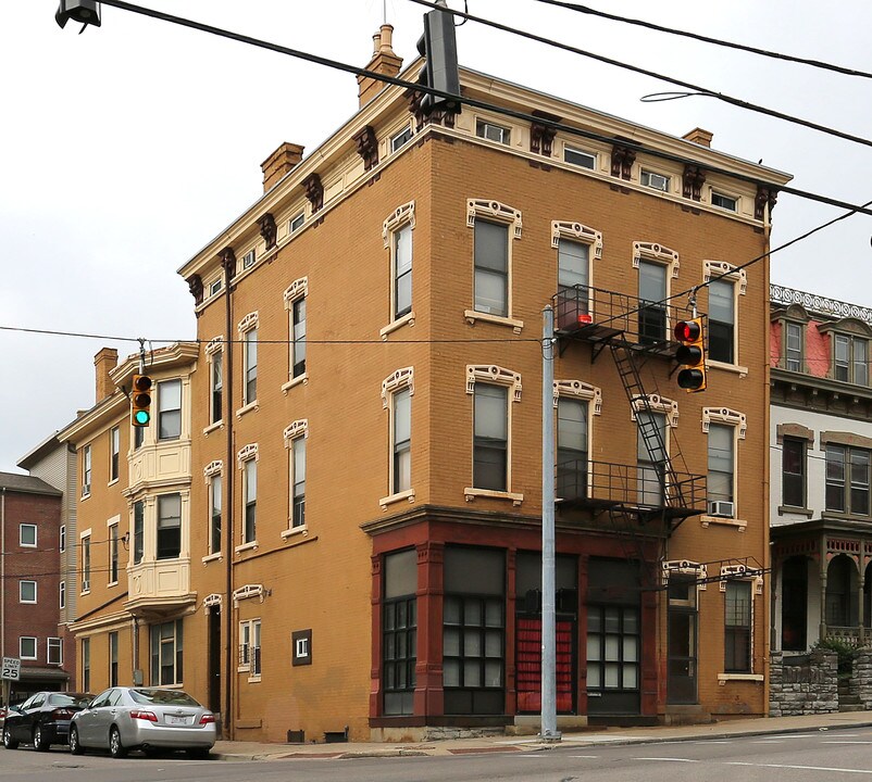 29 E University Ave in Cincinnati, OH - Building Photo