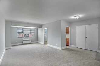 State House Apartments in Washington, DC - Building Photo - Interior Photo