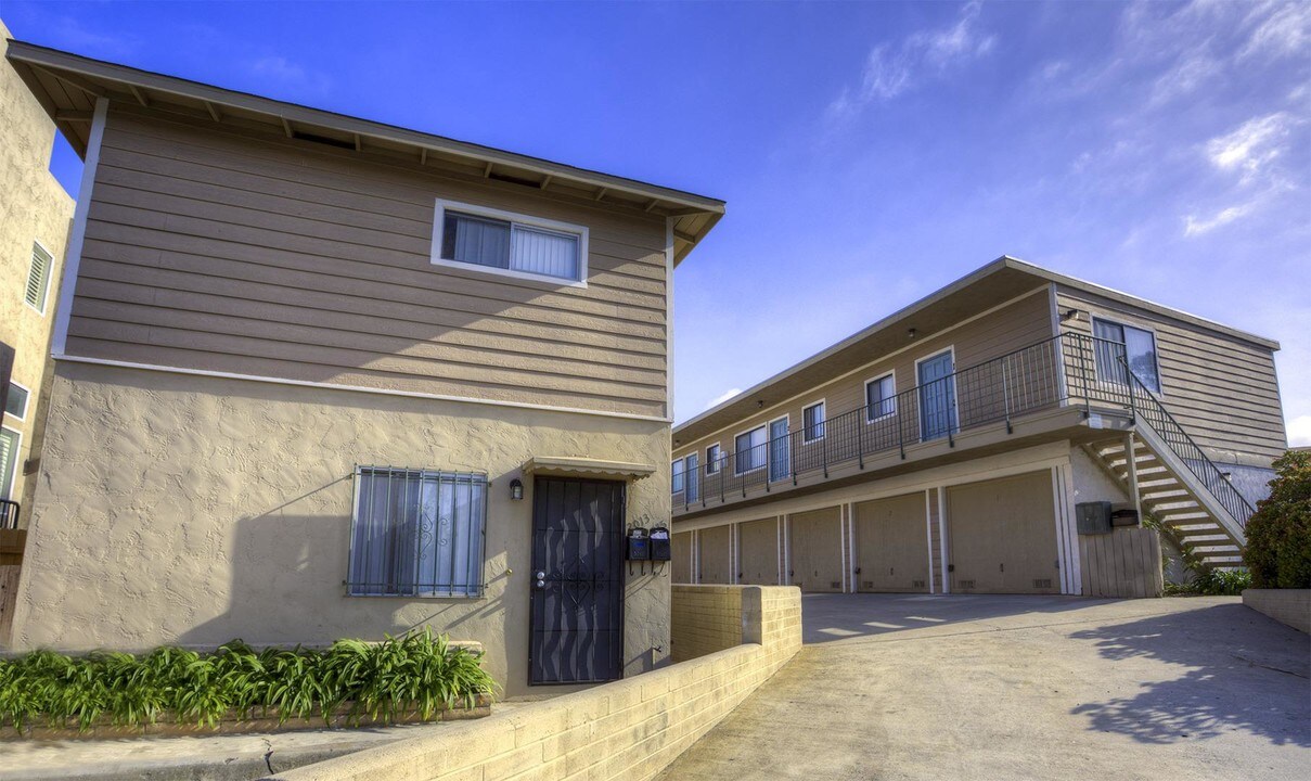 2009 Thomas Ave in San Diego, CA - Building Photo
