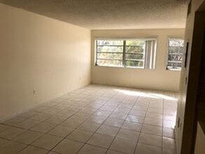 15690 SW 82nd Cir Ln in Miami, FL - Building Photo - Building Photo