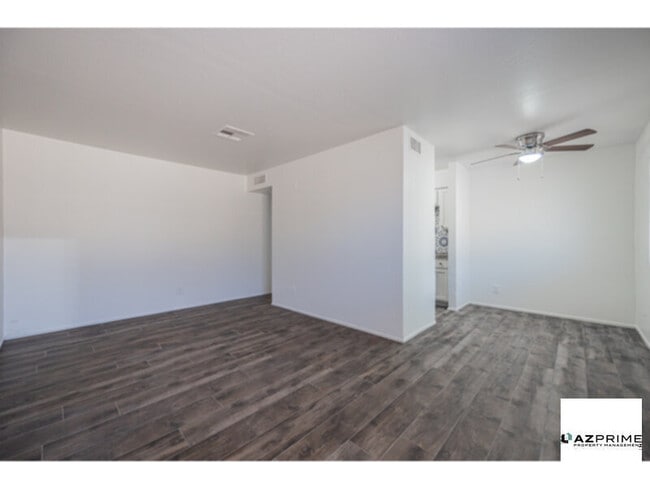 2571 E Mobile Ln in Phoenix, AZ - Building Photo - Building Photo