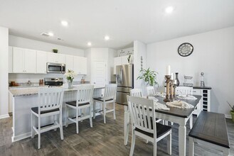 100 Amethyst Dr in Bloomingdale, GA - Building Photo - Building Photo