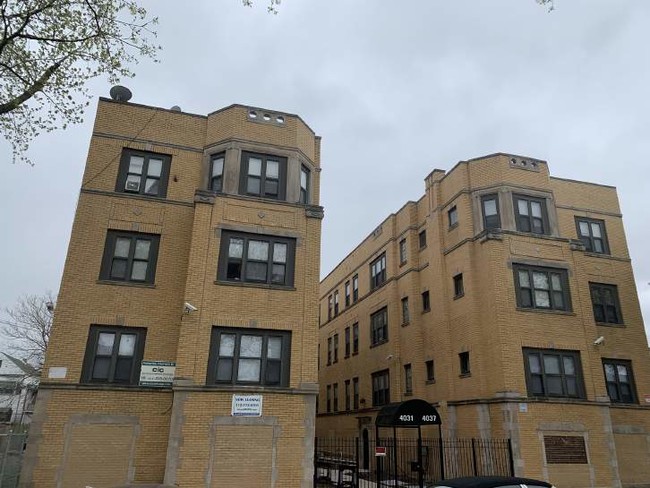 4031 W Gladys Ave in Chicago, IL - Building Photo - Building Photo