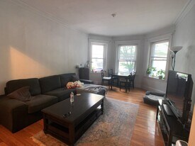 154 Thorndike St, Unit 3 in Brookline, MA - Building Photo