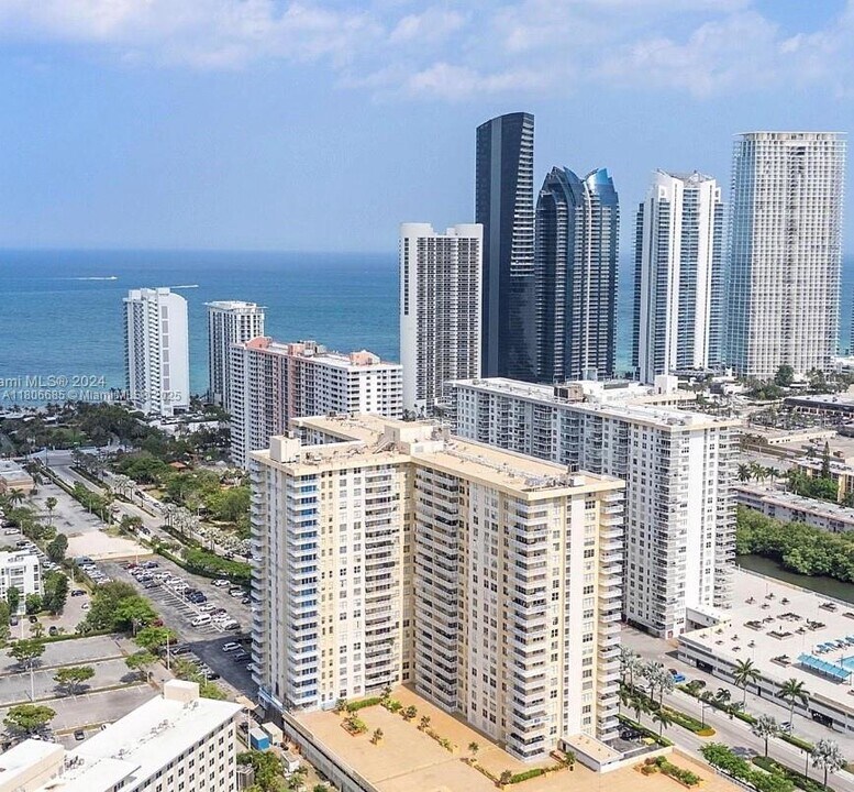 231 174th St in Sunny Isles Beach, FL - Building Photo