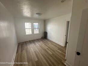 157 New Mallery Pl in Wilkes-Barre, PA - Building Photo - Building Photo