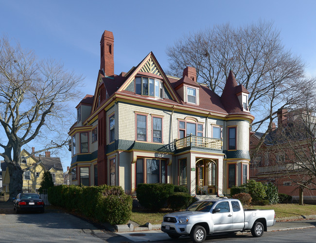 152 Cottage St in New Bedford, MA - Building Photo - Building Photo