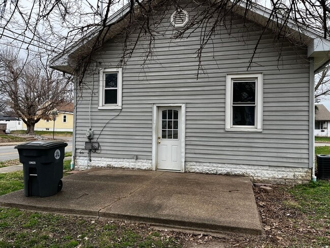 1401 Adams Ave in Evansville, IN - Foto de edificio - Building Photo