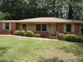 950 Homewood Ct in Decatur, GA - Building Photo