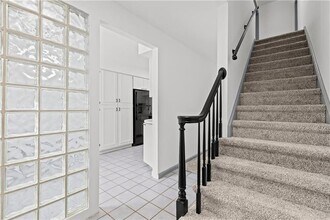 546 Carriage Cir in Pittsburgh, PA - Building Photo - Building Photo